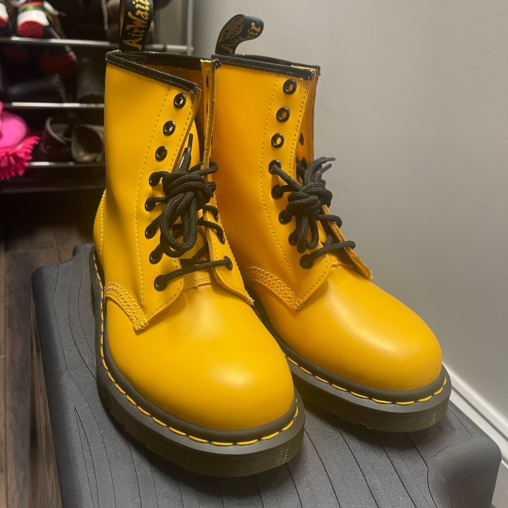 Dr. Martens 1460 Smooth Yellow